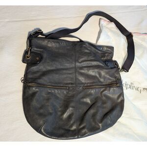 The perfect black leather Handbag